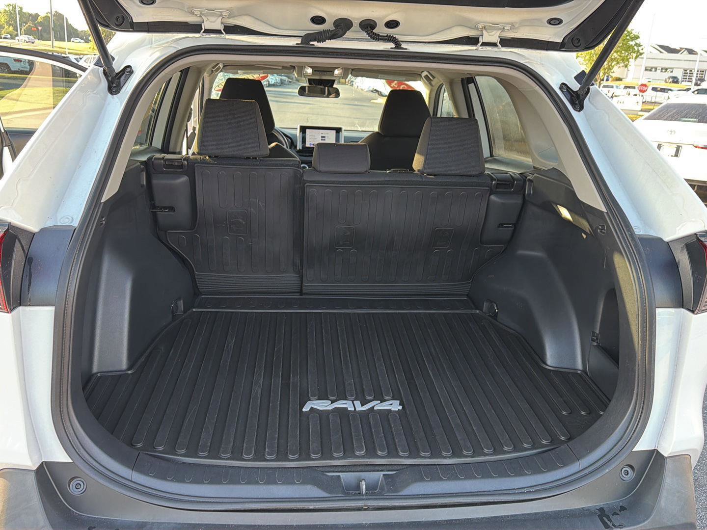 Certified 2024 Toyota RAV4 LE FWD image 31
