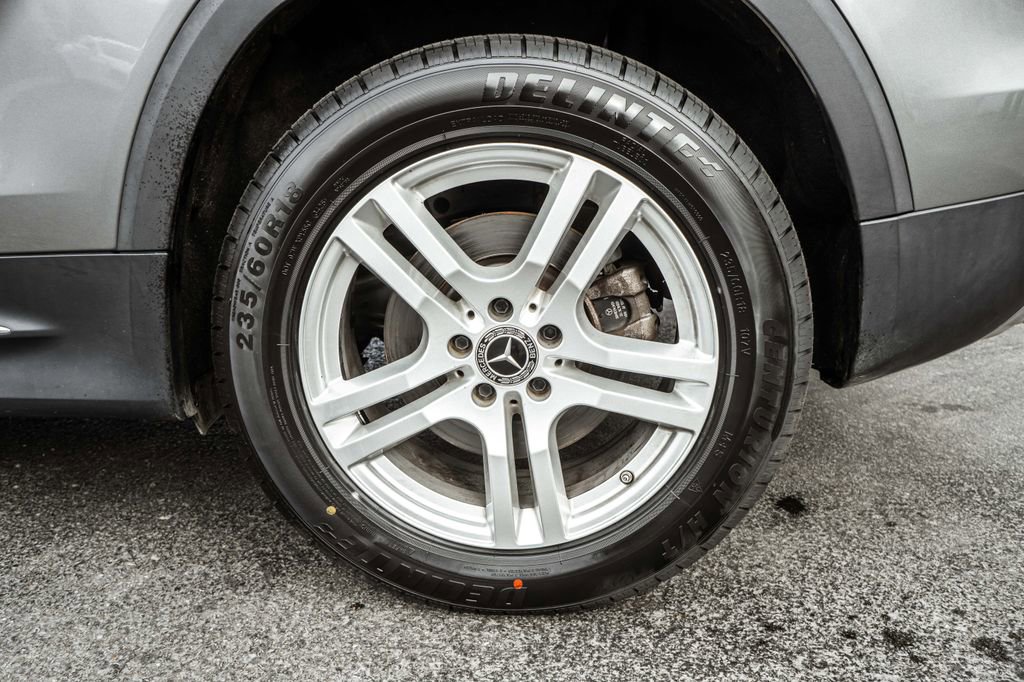 Used 2022 Mercedes-Benz GLB 250 4MATIC w/ Premium Package Lite image 30