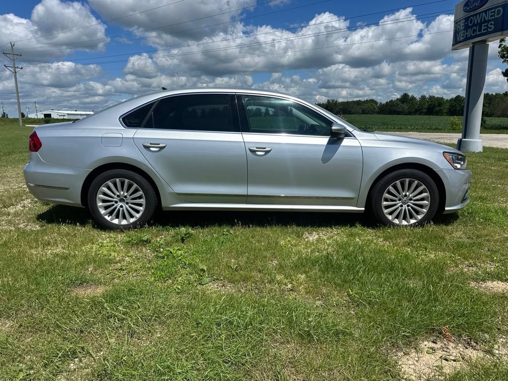 Used 2016 Volkswagen Passat 1.8T SE FWD image 5