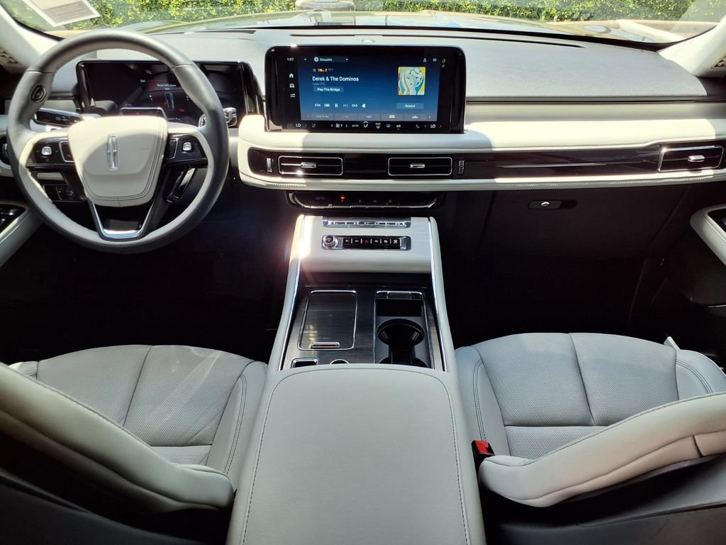 Certified 2026 Lincoln Aviator Reserve w/ Jet Appearance Package RWD image 9