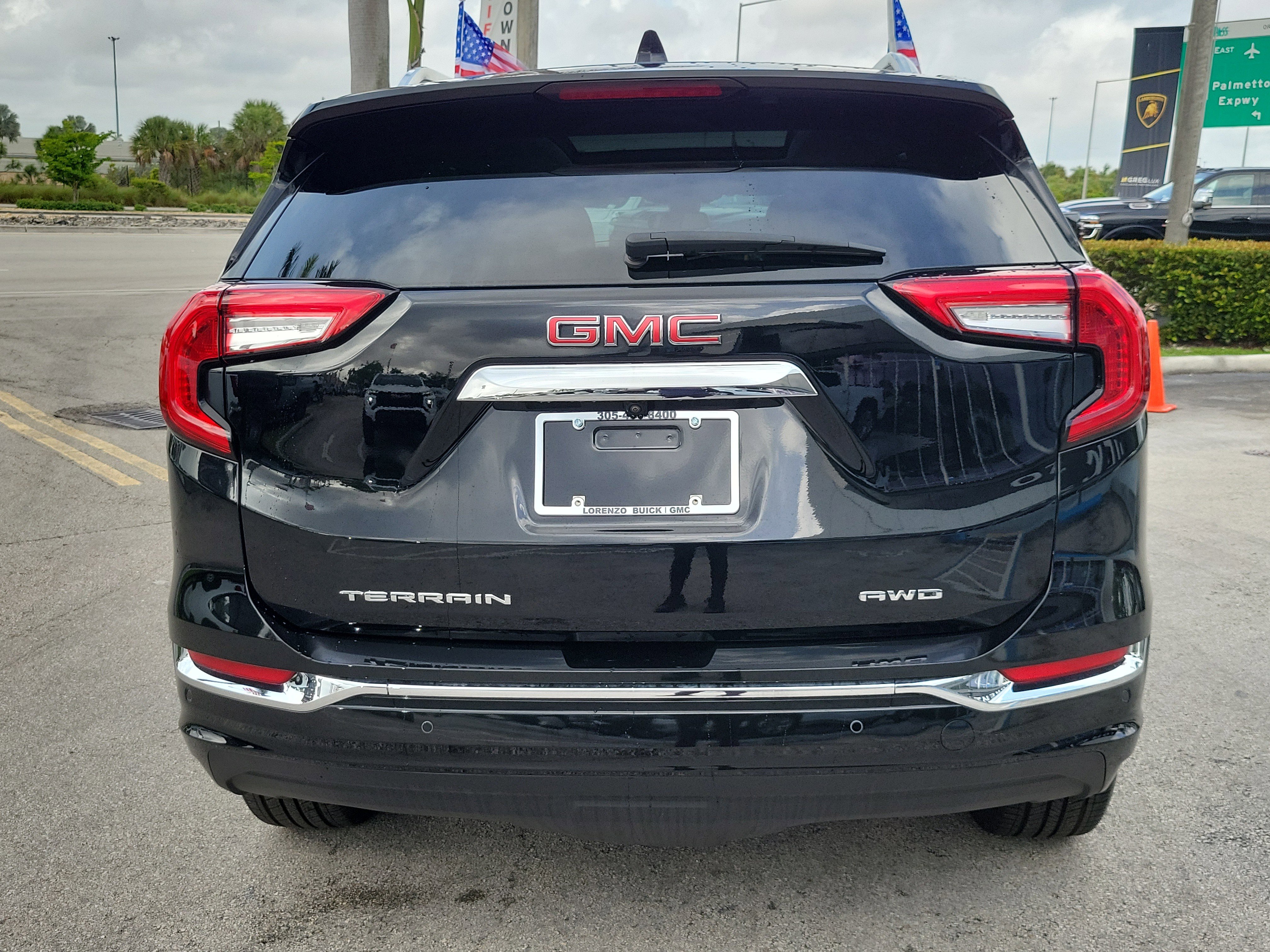 Used 2024 GMC Terrain Denali w/ Denali Premium Package image 6