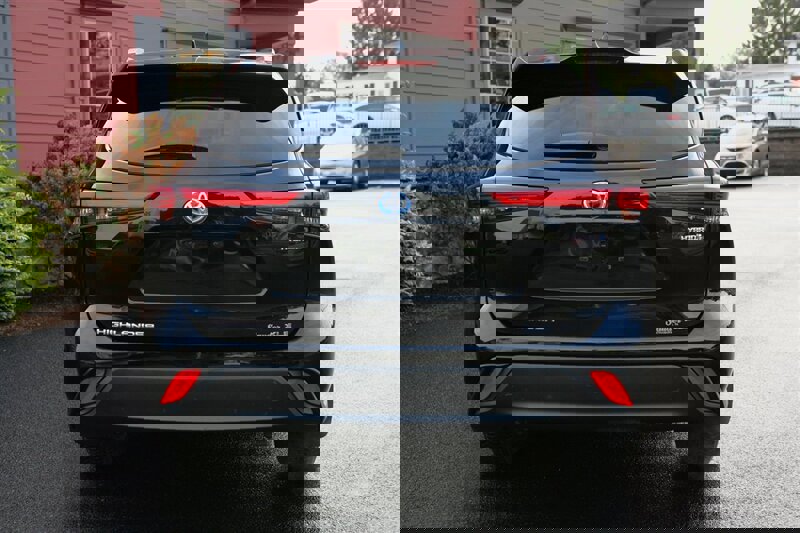 Used 2022 Toyota Highlander XLE image 6