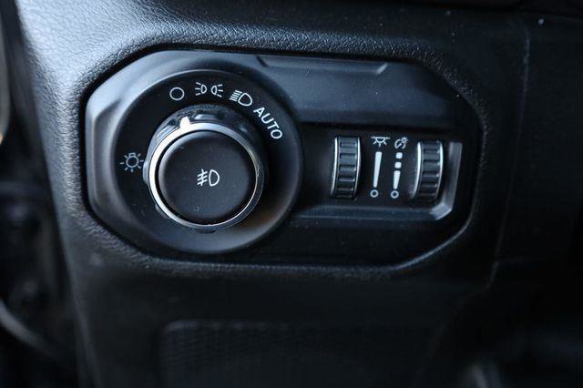 Used 2018 Jeep Wrangler Unlimited Sport S AWD/4WD image 35