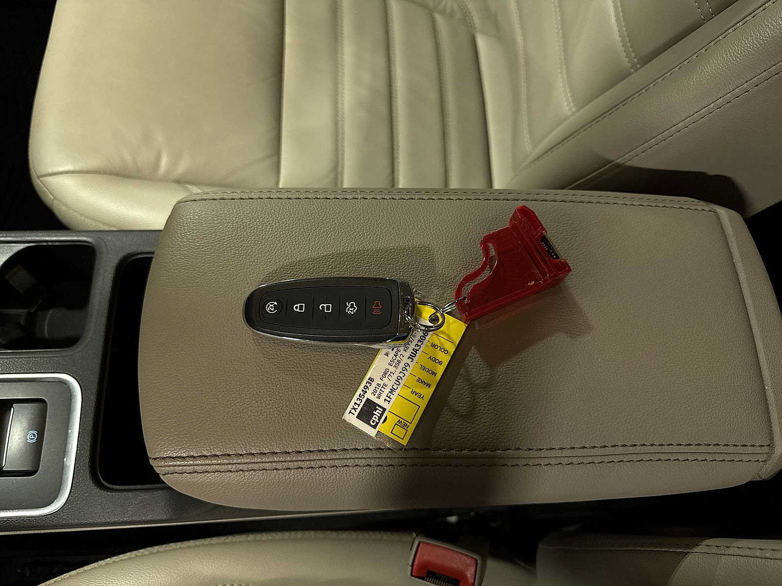 Used 2018 Ford Escape Titanium w/ Ford Safe & Smart Package AWD/4WD image 33