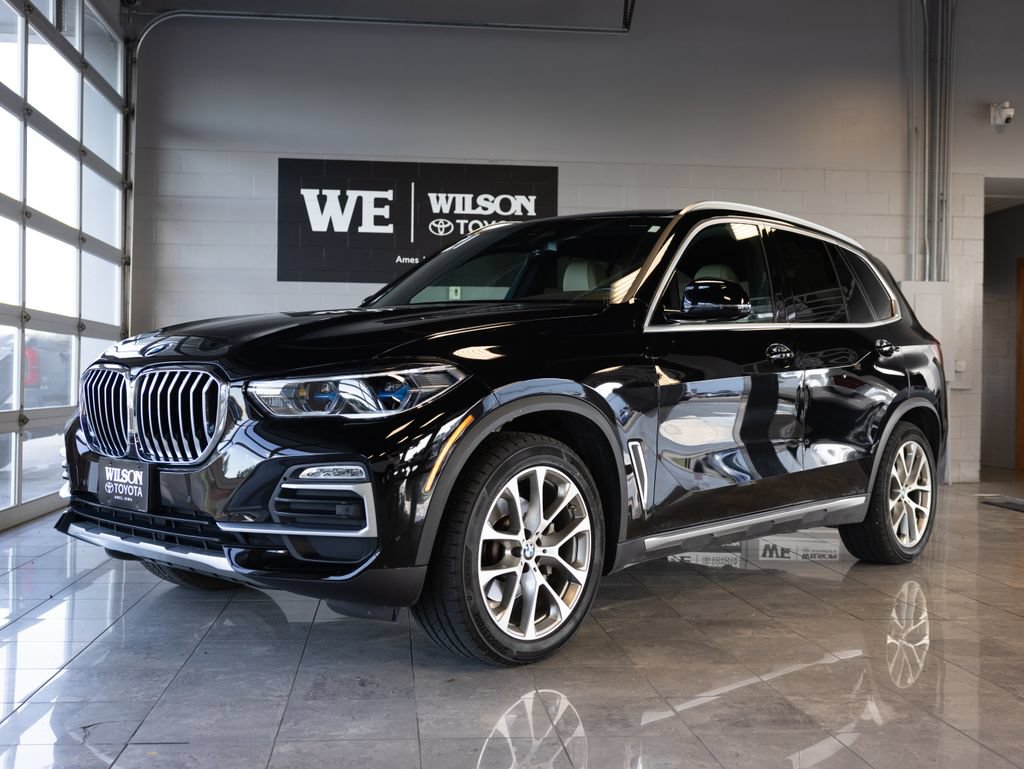 Used 2021 BMW X5 xDrive40i w/ Executive Package 3 AWD/4WD image 2
