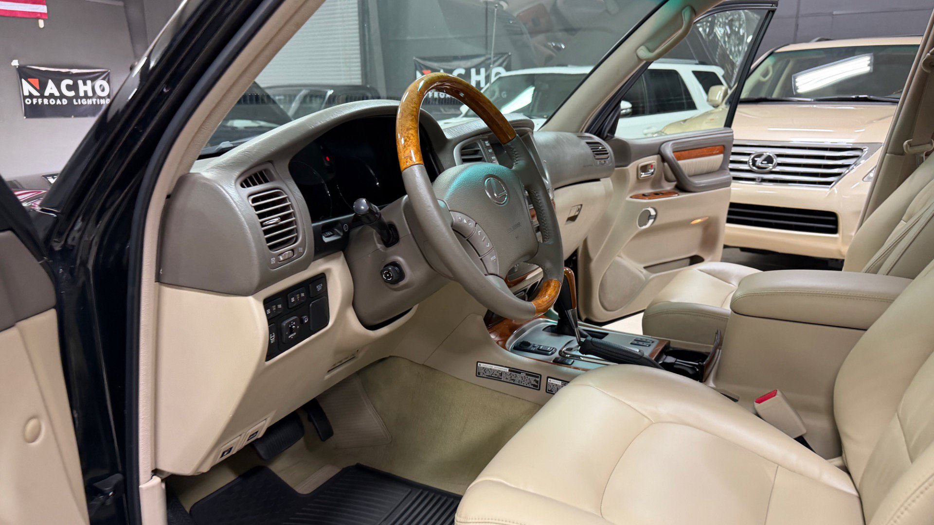 Used 2006 Lexus LX 470 4WD image 17