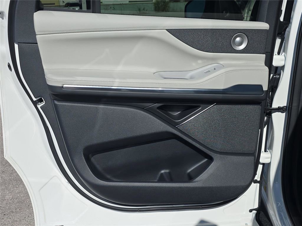 New 2026 Lincoln Navigator L Reserve image 14