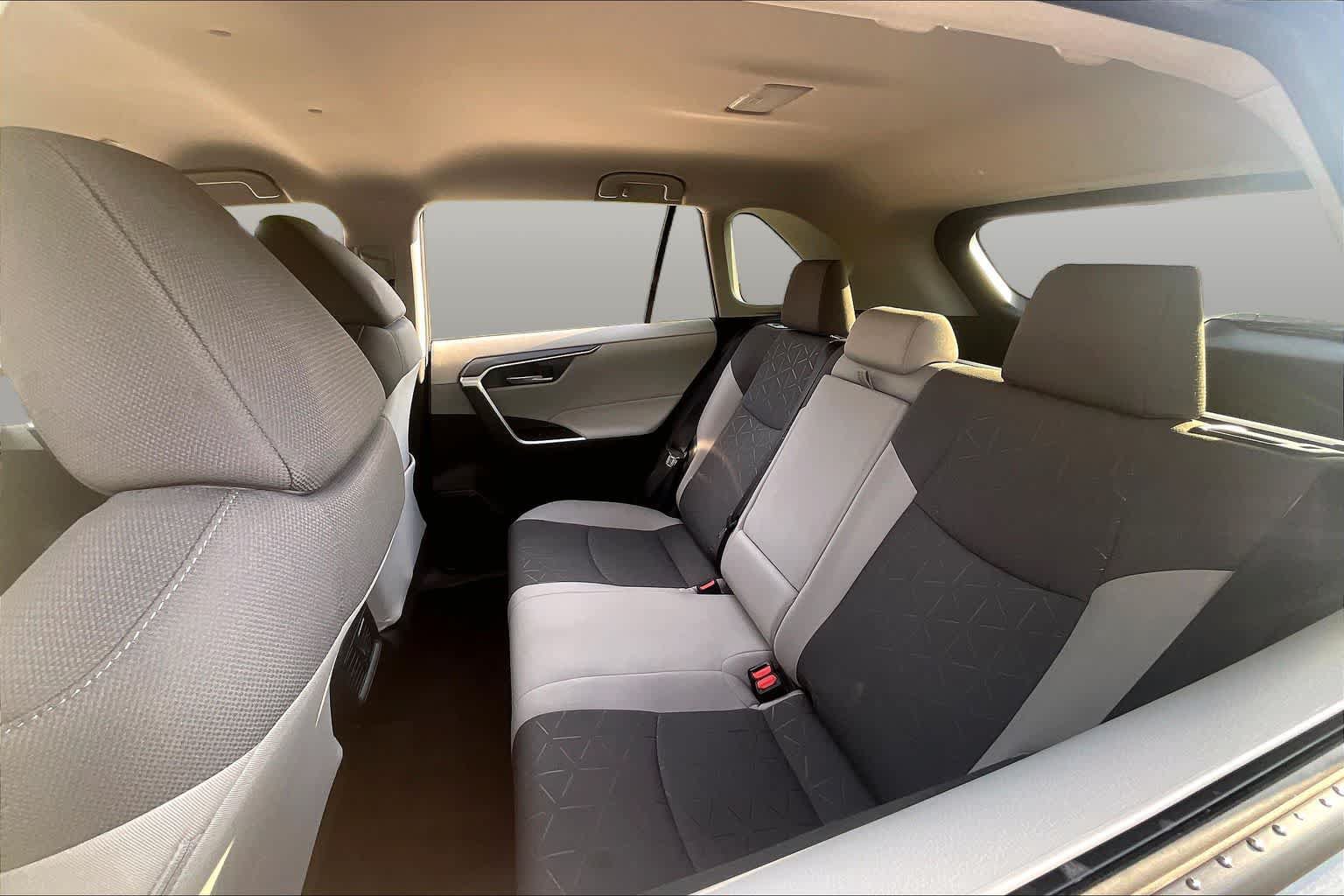 Used 2025 Toyota RAV4 XLE FWD image 20