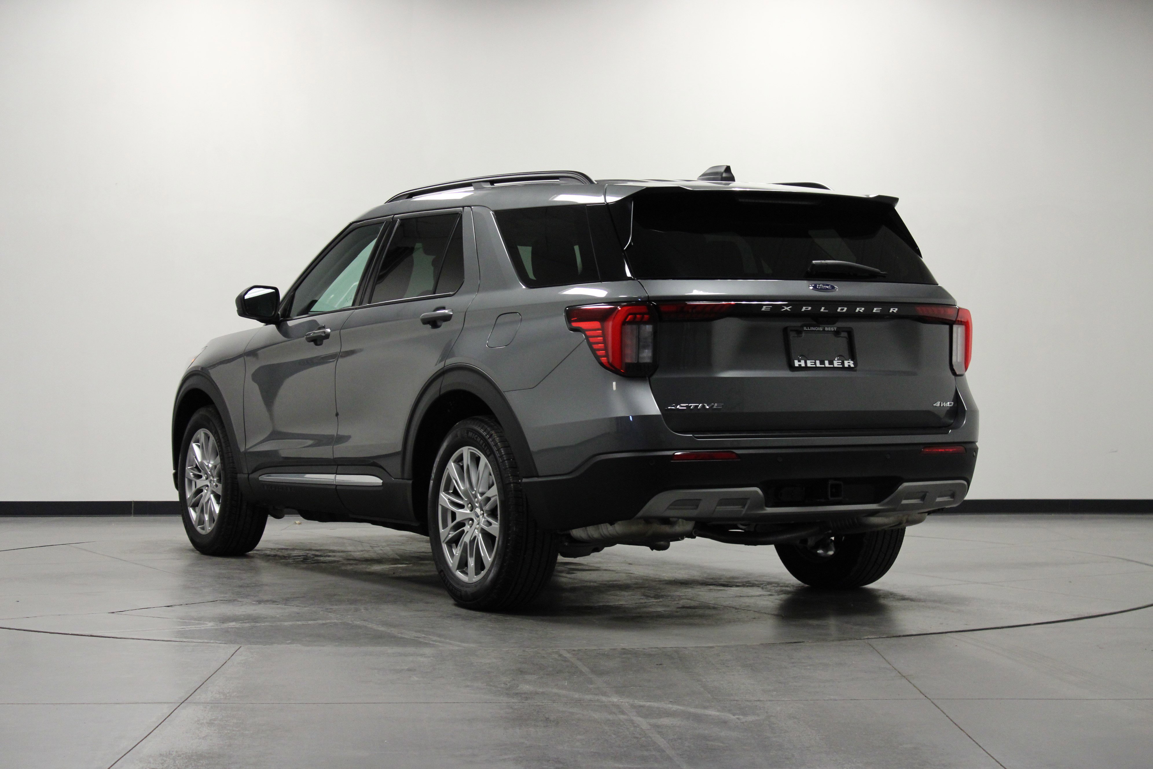 Used 2025 Ford Explorer Active w/ Active Comfort Package image 6