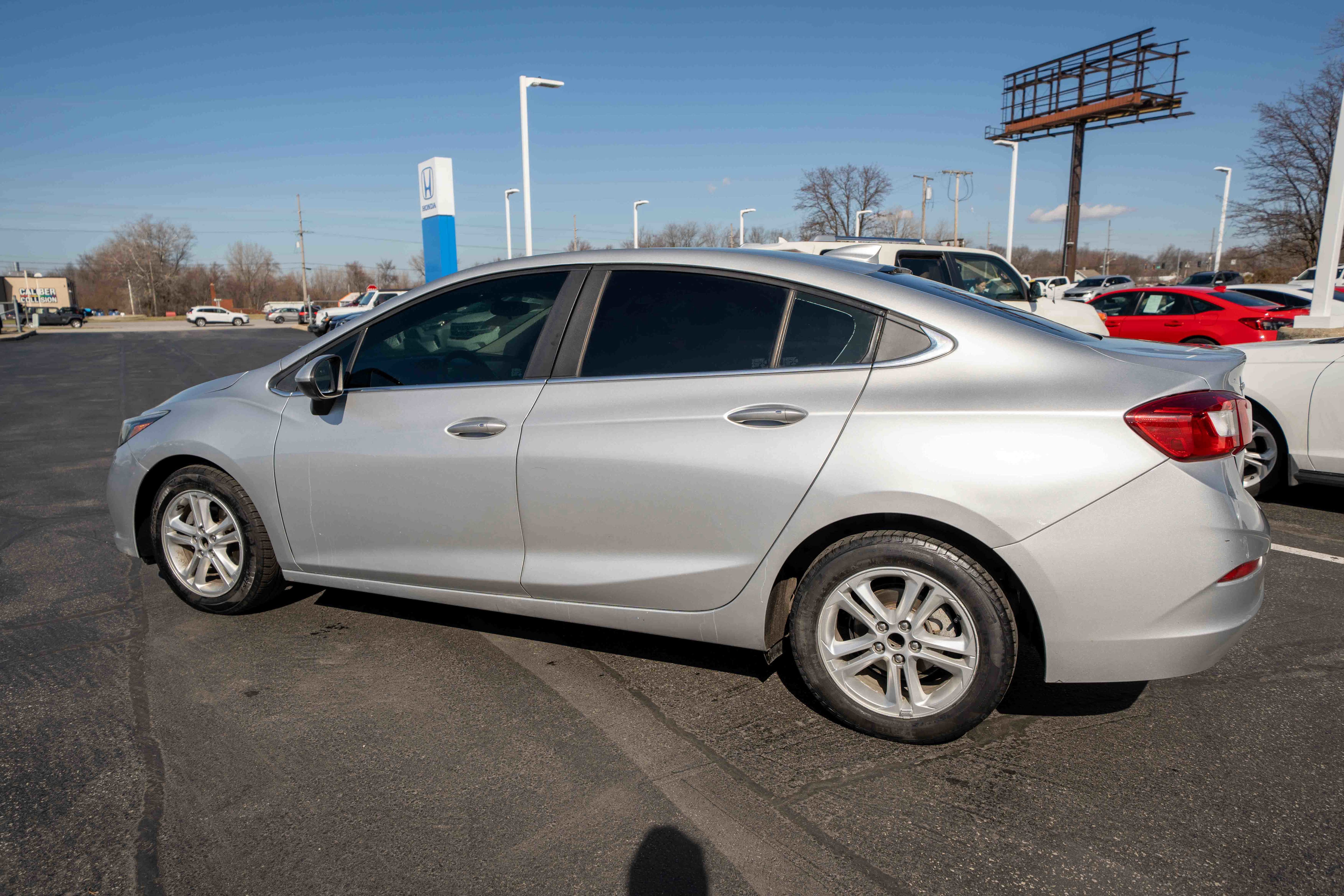 Used 2018 Chevrolet Cruze LT w/ Convenience Package image 4