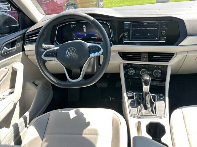 Used 2024 Volkswagen Jetta SE w/ Panoramic Sunroof Package FWD image 15