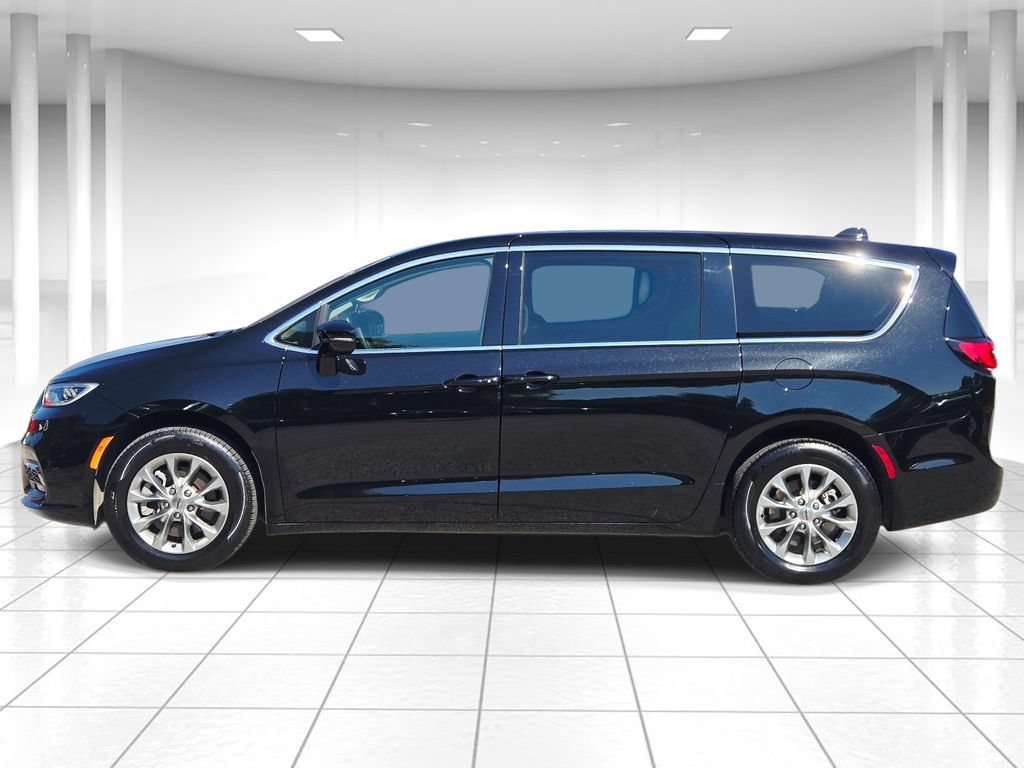 Certified 2024 Chrysler Pacifica Touring-L AWD/4WD image 6