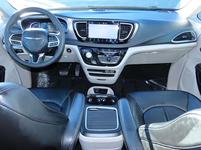 Used 2024 Chrysler Pacifica Select image 25