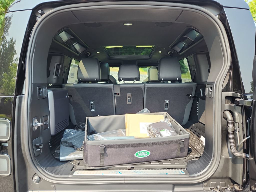 New 2026 Land Rover Defender 110 OCTA AWD/4WD image 13