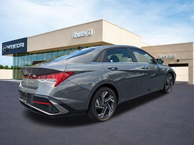 Used 2025 Hyundai Elantra SEL FWD image 4