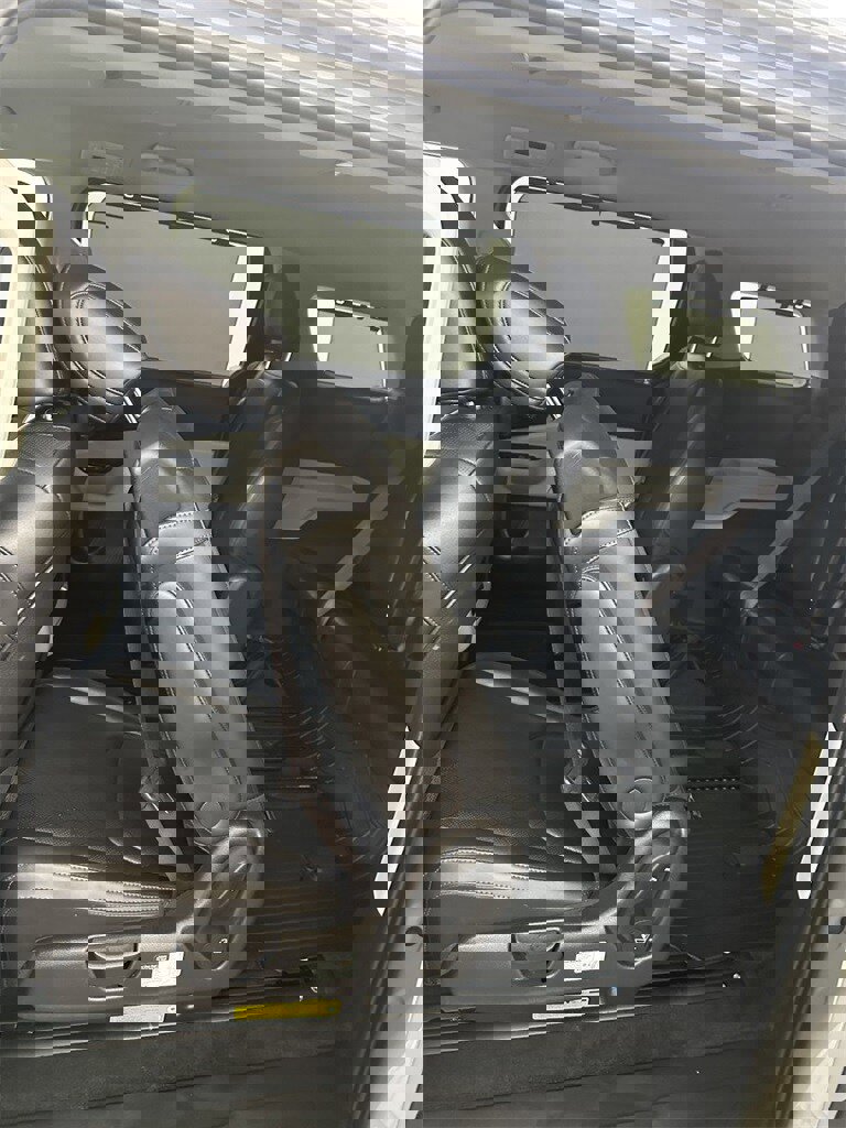 Used 2022 Kia Carnival EX image 27