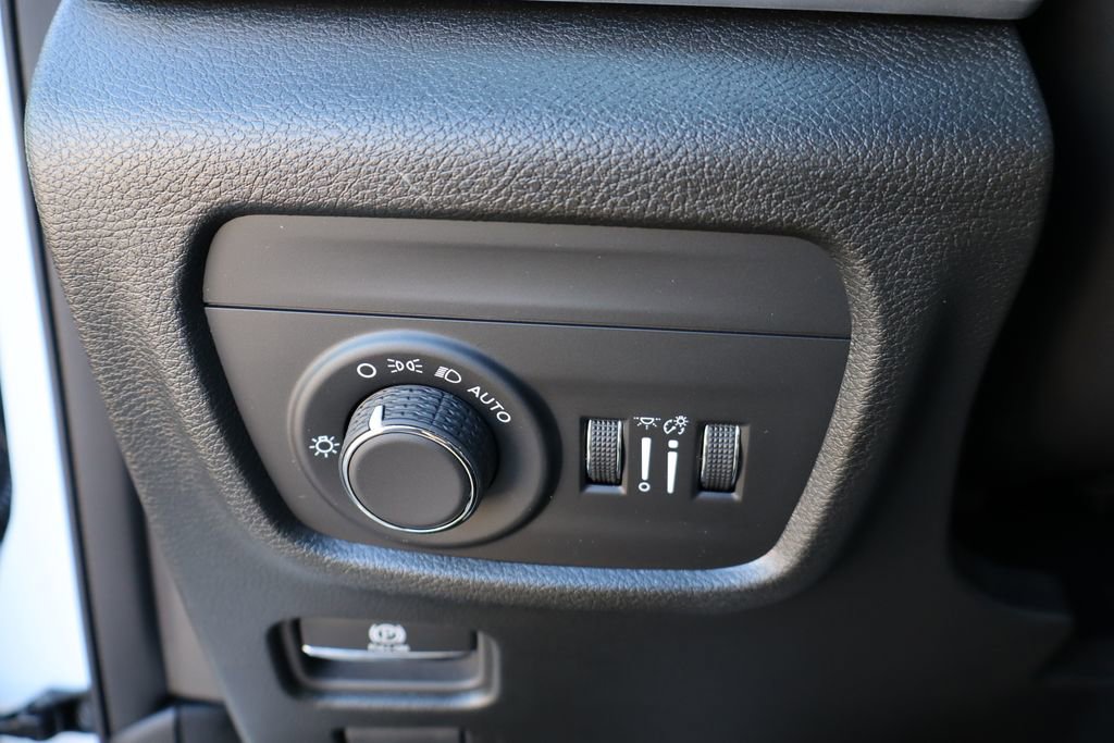 Used 2024 Jeep Grand Cherokee L Altitude image 12