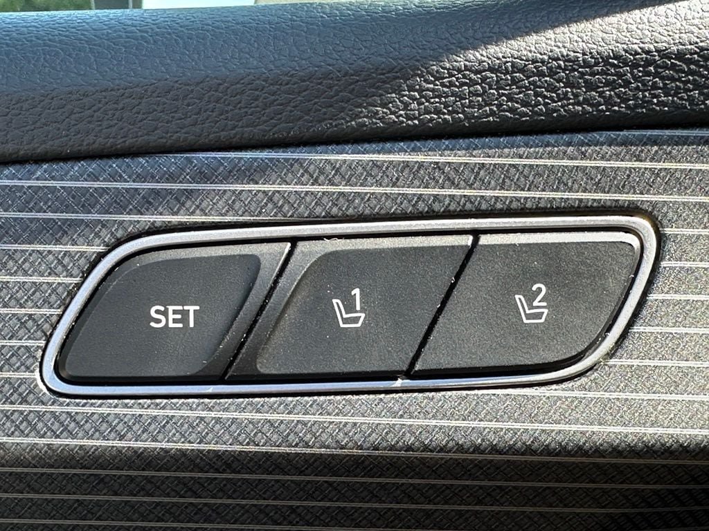 Used 2024 Hyundai Palisade Limited AWD/4WD image 17