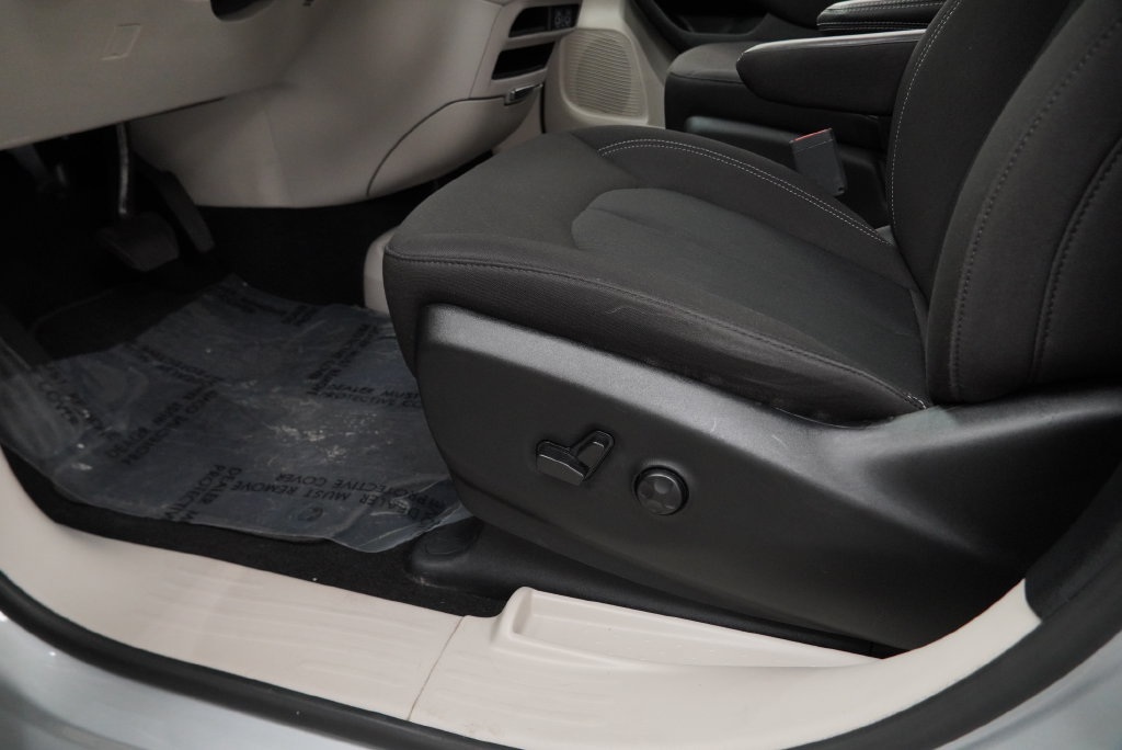 Used 2024 Chrysler Voyager LX FWD image 34