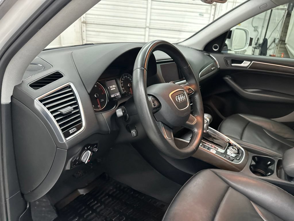 Used 2017 Audi Q5 2.0T Premium Plus w/ Technology Package AWD/4WD image 14