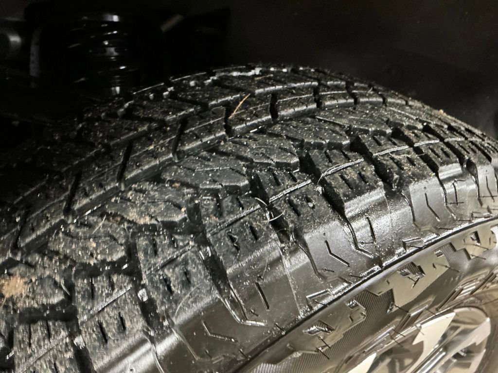 Used 2024 GMC Canyon Denali image 28