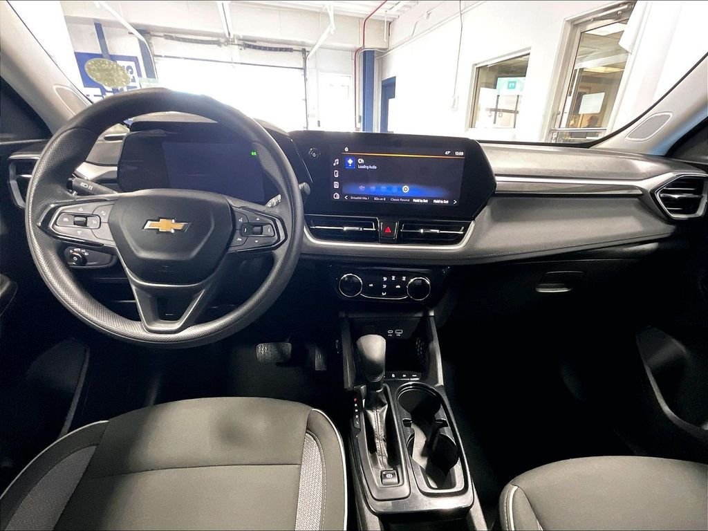 Used 2025 Chevrolet TrailBlazer LT AWD/4WD image 21