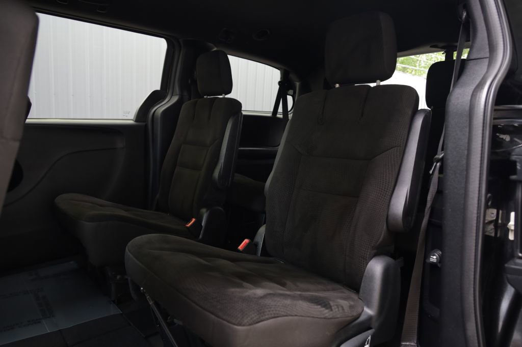 Used 2018 Dodge Grand Caravan SE FWD image 16