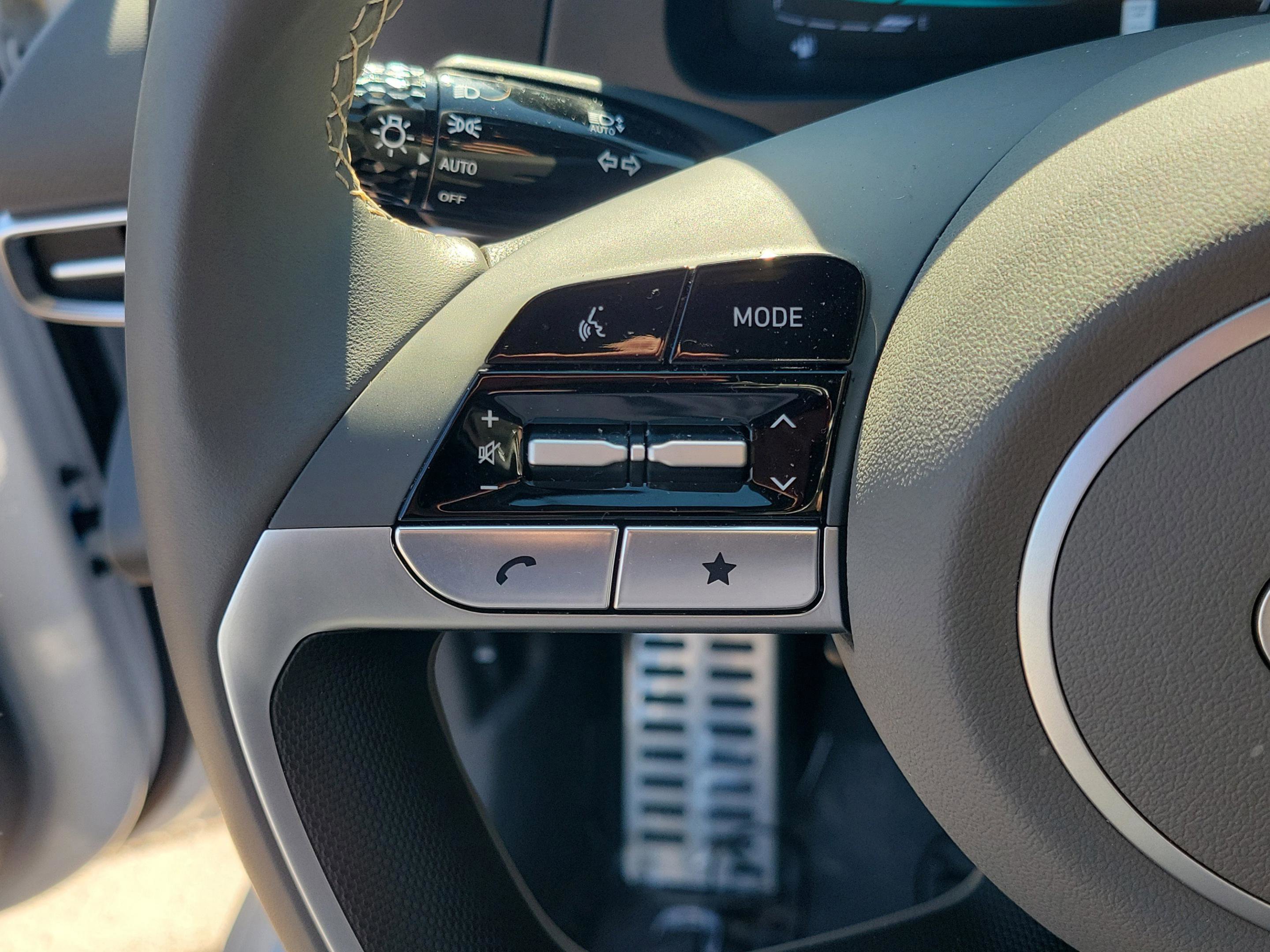 Certified 2025 Hyundai Elantra Sport image 24