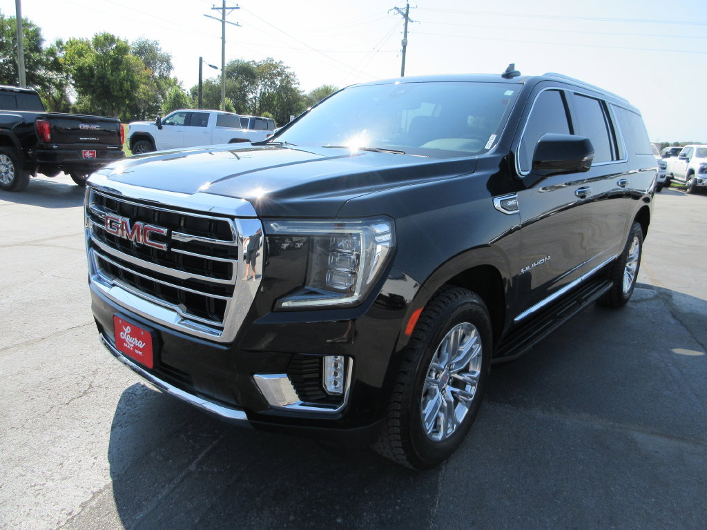 Certified 2022 GMC Yukon XL SLT w/ SLT Premium Package AWD/4WD image 11