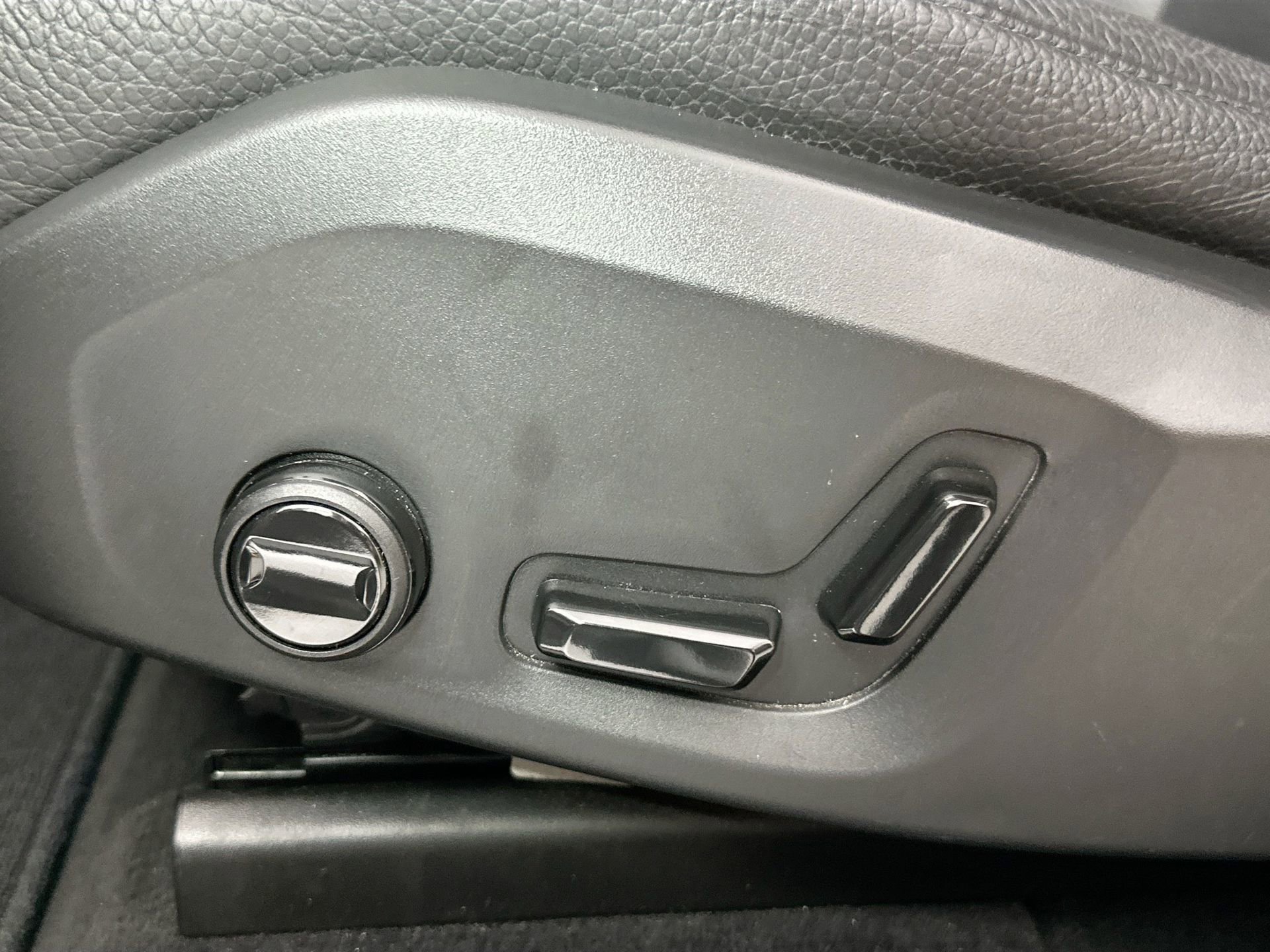 Certified 2022 Volvo XC60 B5 Momentum w/ Advanced Package image 19