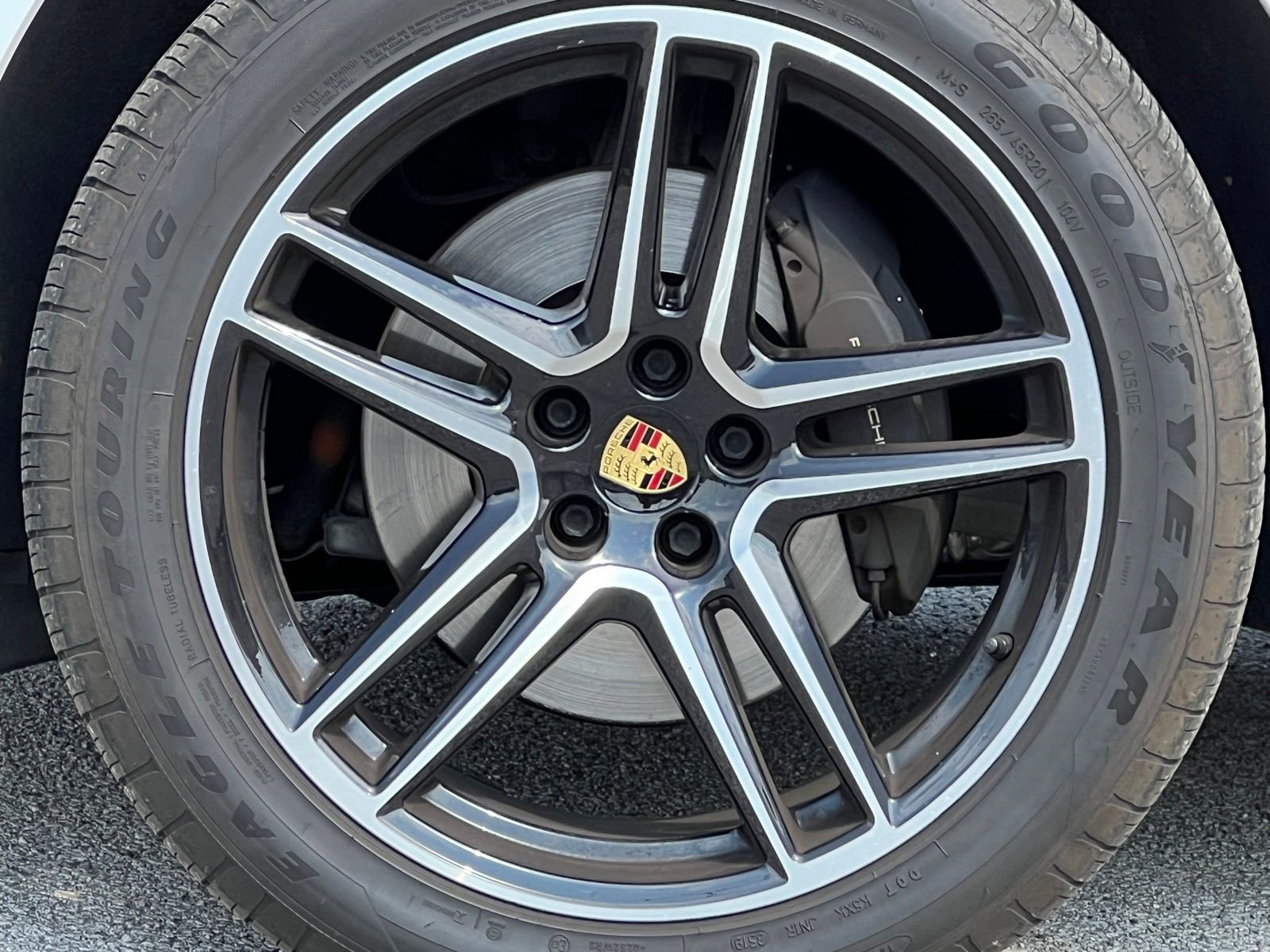 Certified 2020 Porsche Macan image 13