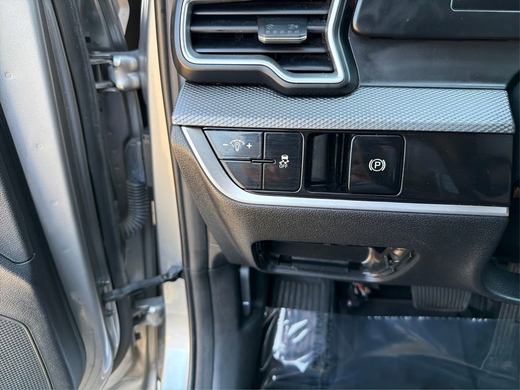 Used 2023 Kia Sportage LX image 18