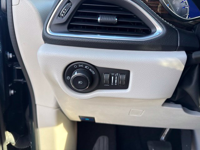 Used 2023 Chrysler Pacifica Limited w/ Uconnect Theater Family Group AWD/4WD image 27