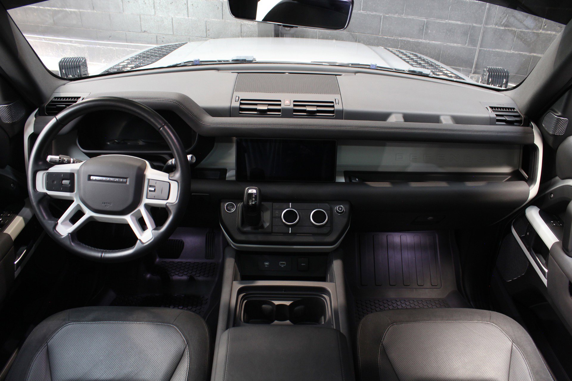 Used 2020 Land Rover Defender 110 First Edition AWD/4WD image 36