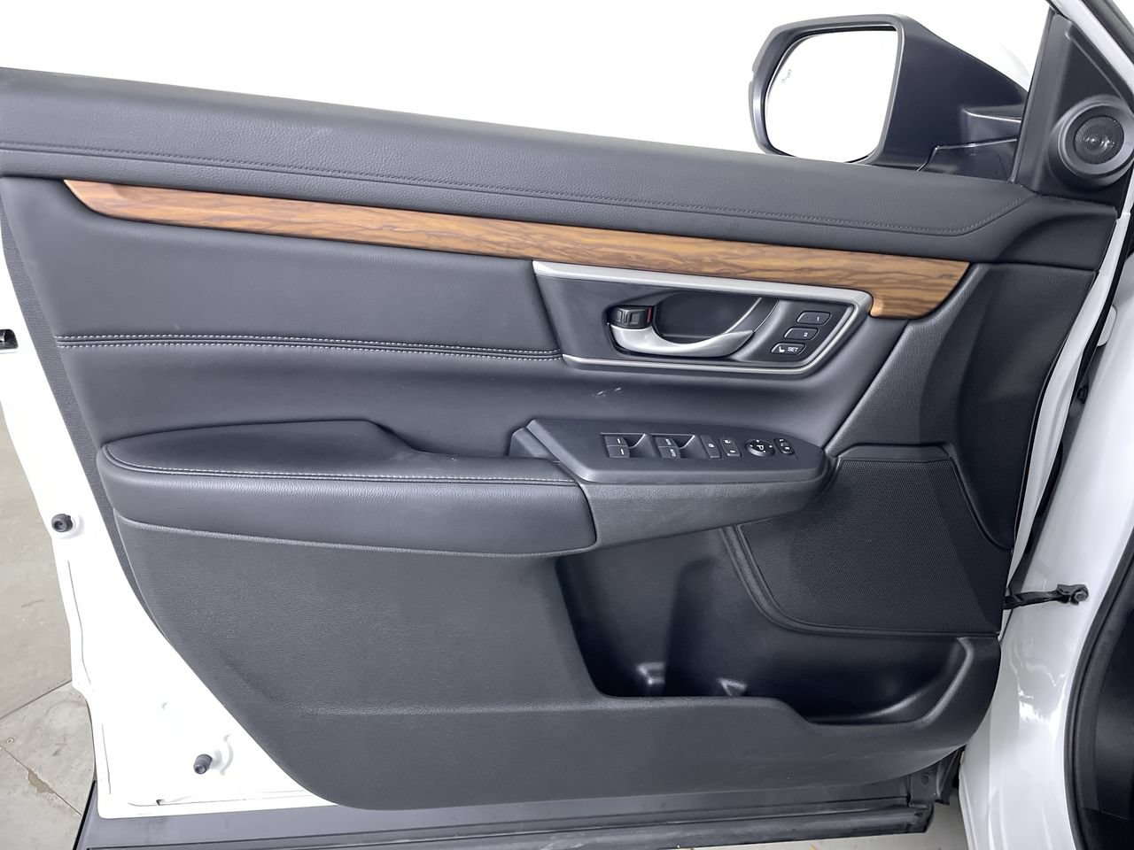 Used 2020 Honda CR-V Touring image 11