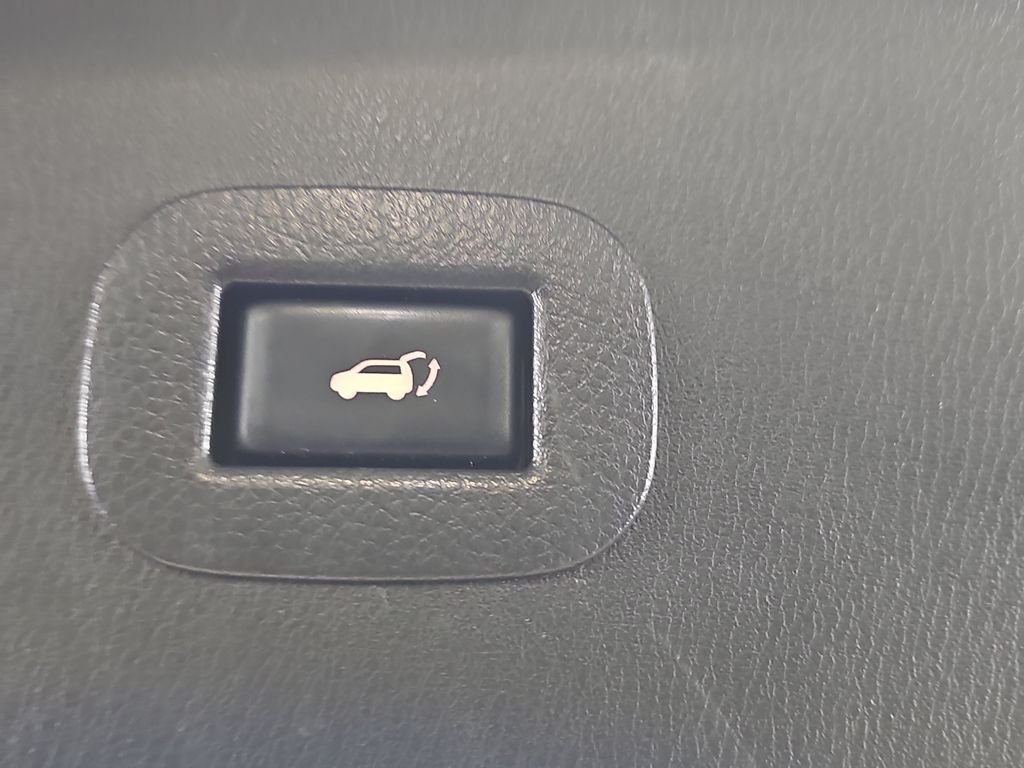 Used 2019 Nissan Armada Platinum w/ Captain's Chairs Package AWD/4WD image 16