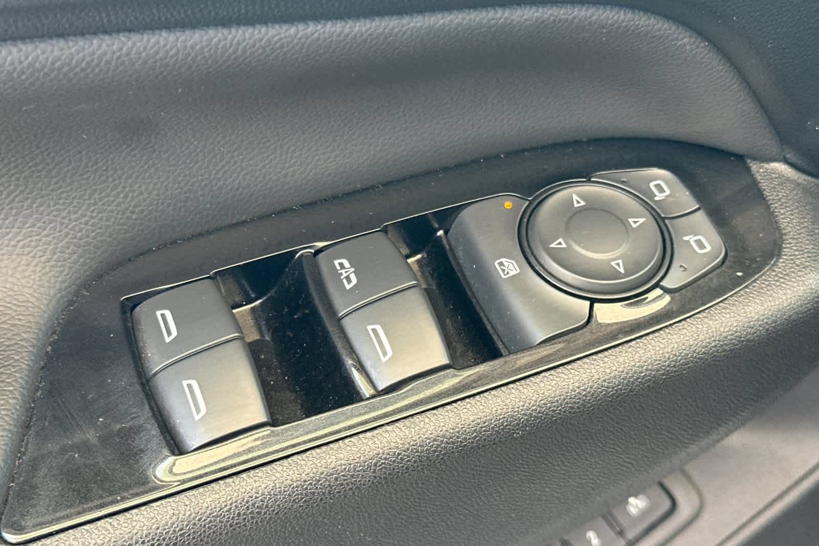 Used 2023 Chevrolet Equinox Premier AWD/4WD image 13