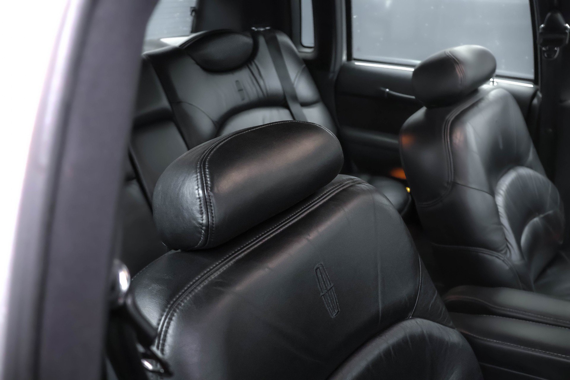 Used 1995 Lincoln Town Car Signature image 6