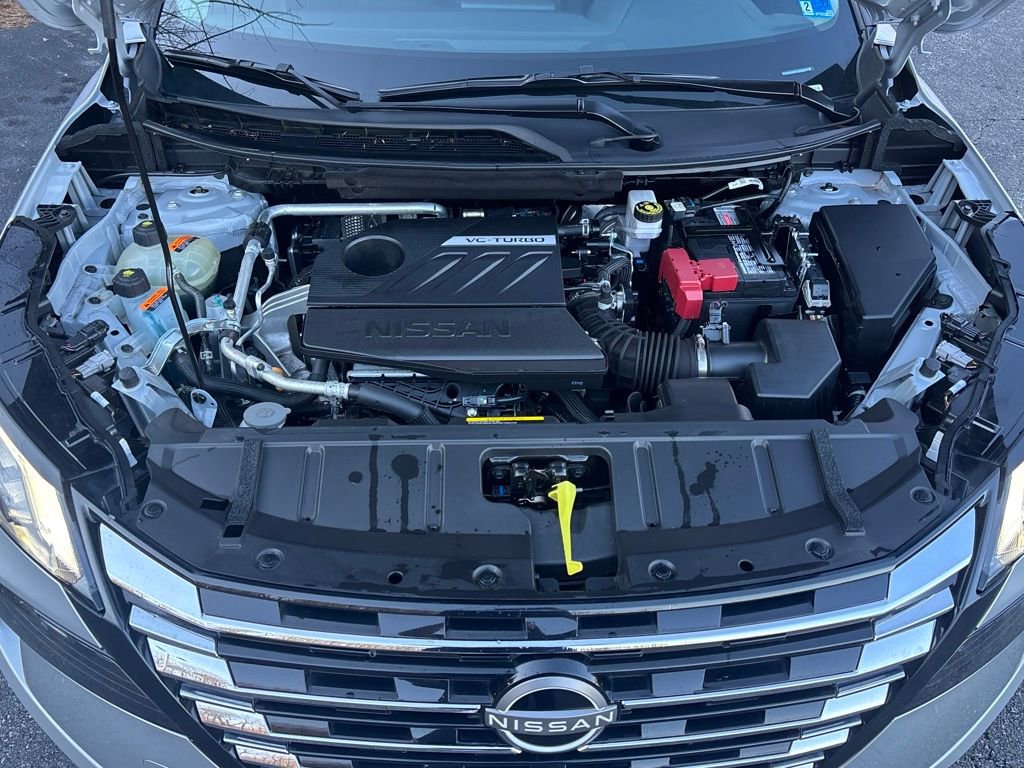 Used 2025 Nissan Rogue SV image 28