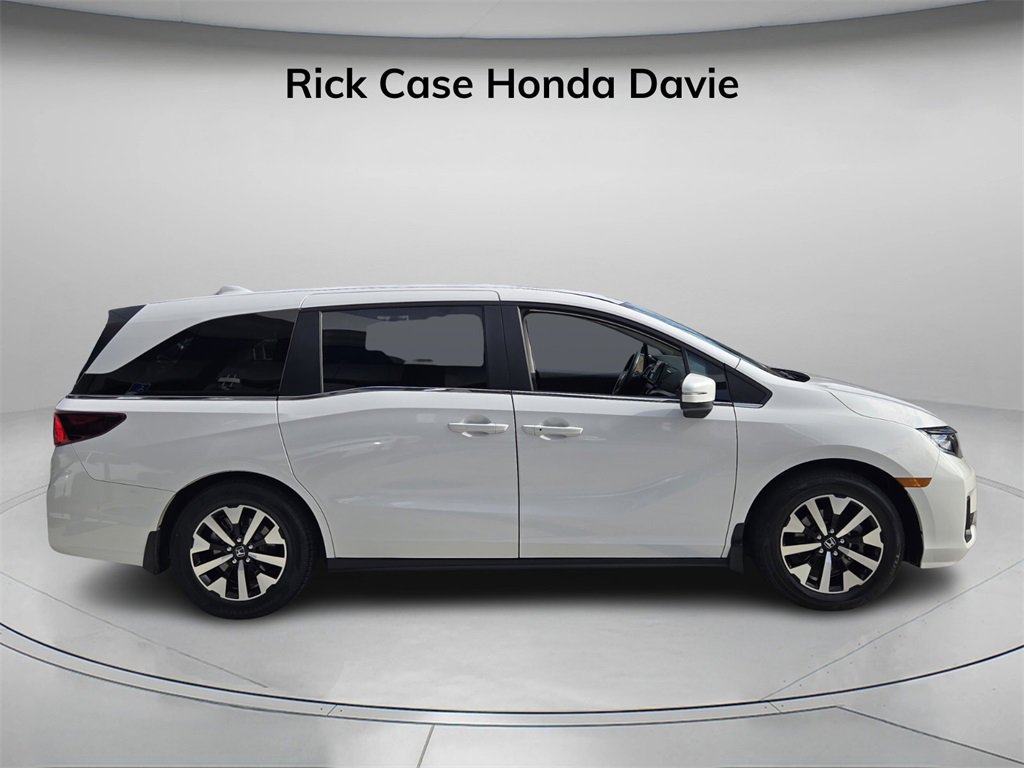 Certified 2025 Honda Odyssey EX-L image 3