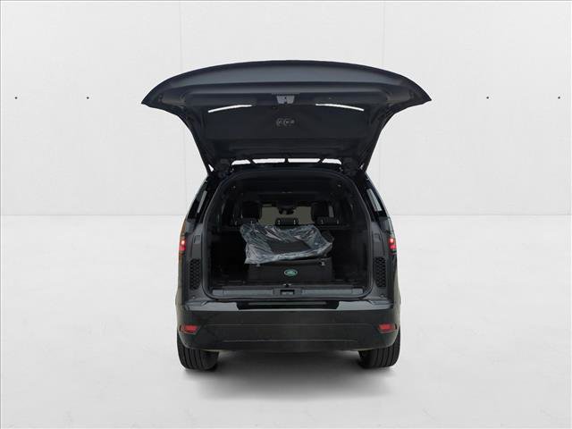New 2024 Land Rover Discovery Dynamic SE image 11