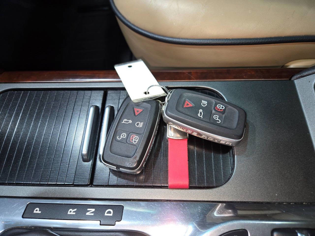 Used 2012 Land Rover Range Rover HSE LUX image 13