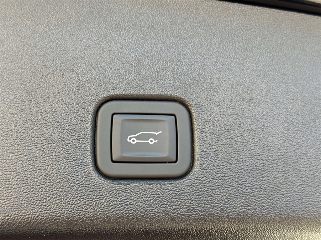 Used 2025 Cadillac Optiq Sport 2 w/ LPO, Floor Liner Package image 18