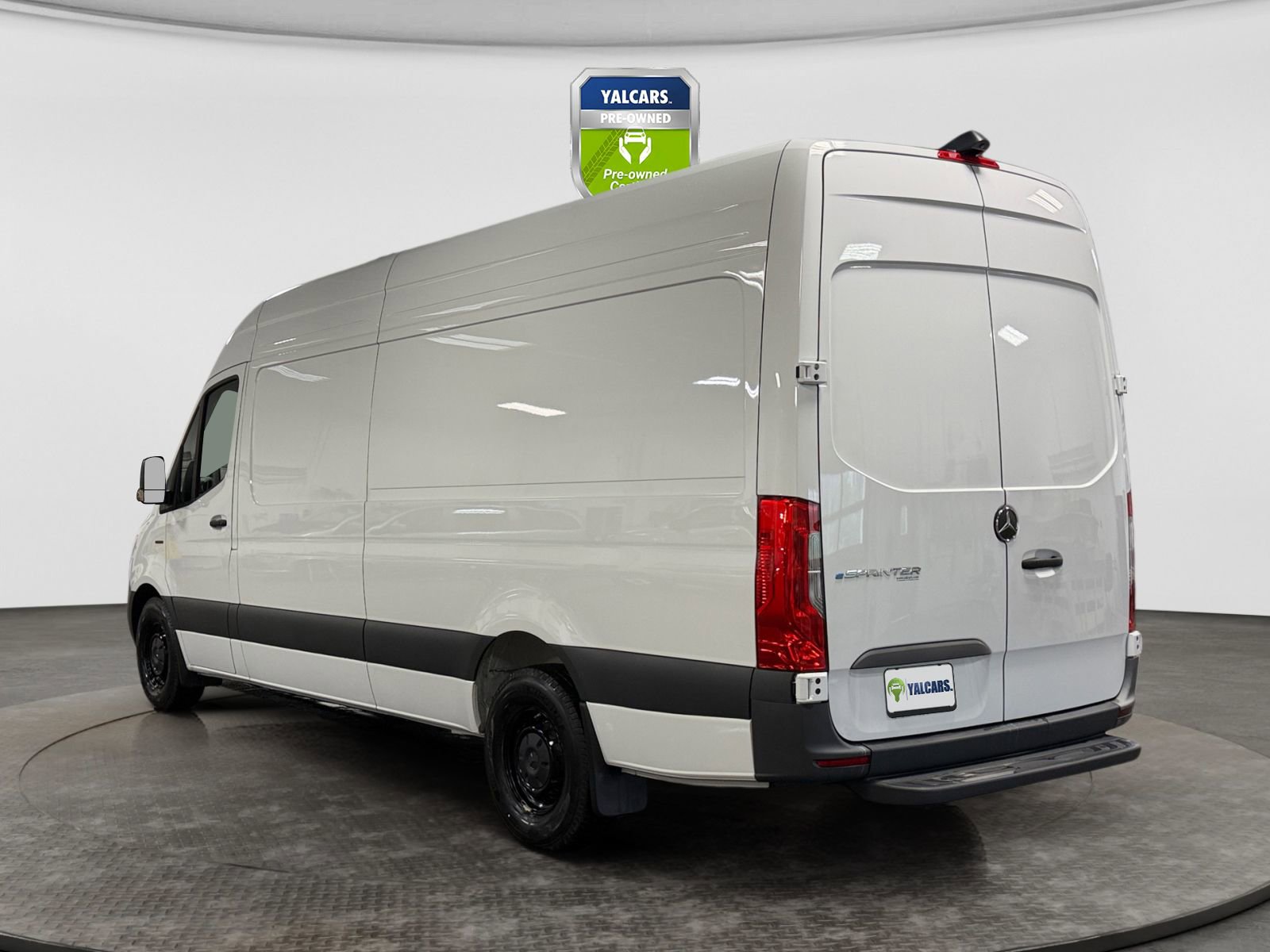 Used 2024 Mercedes-Benz eSprinter 170 Cargo image 3