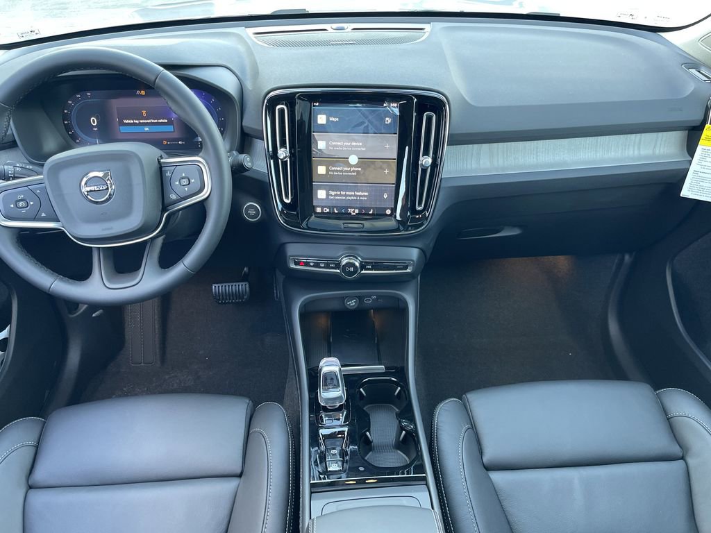 Used 2024 Volvo XC40 B5 Plus image 8