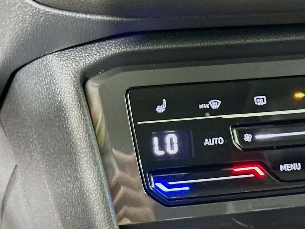 Used 2023 Volkswagen Tiguan SE w/ Panoramic Sunroof Package image 27