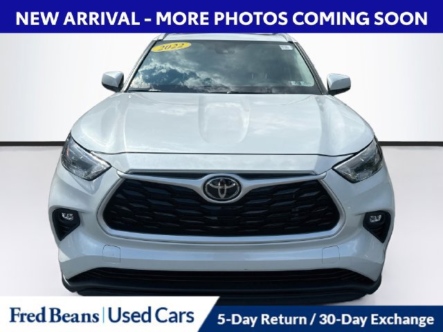 Used 2022 Toyota Highlander XLE AWD/4WD image 2