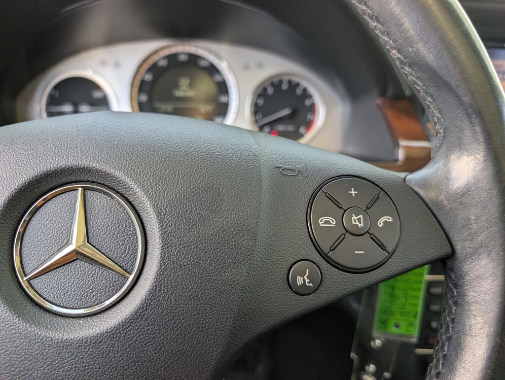 Used 2011 Mercedes-Benz GLK 350 4MATIC image 27
