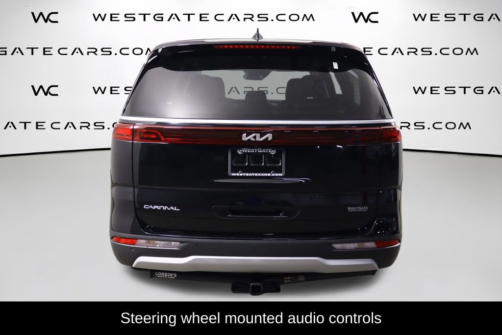 Used 2023 Kia Carnival LX FWD image 4