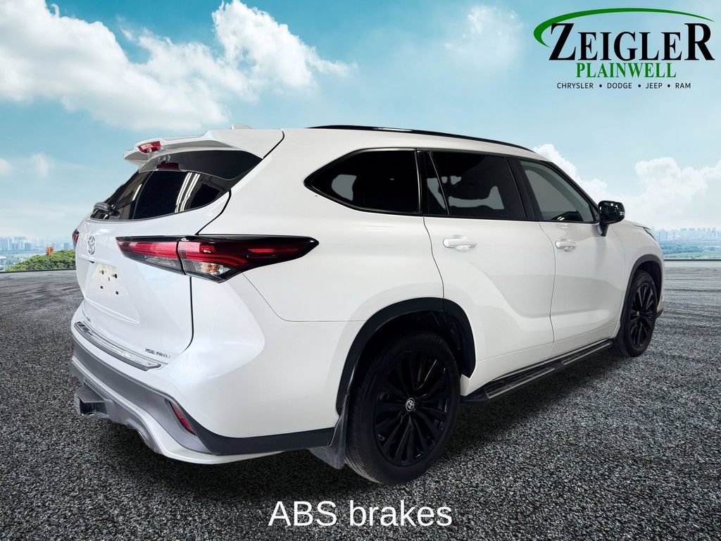 Used 2024 Toyota Highlander Platinum AWD/4WD image 6